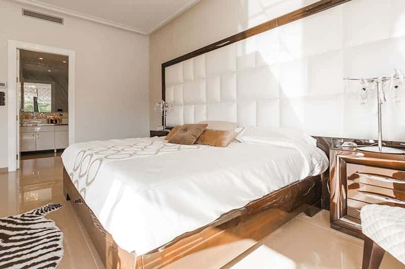 where-to-shoot-boudoir-hotel-room