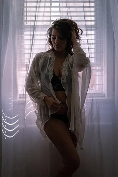 Standing Boudoir Pose silhouette
